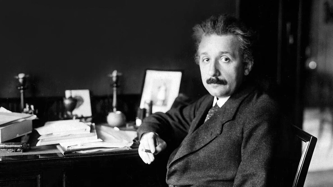 Albert Einstein, físico alemán de origen judío, nacionalizado después suizo, austriaco y estadounidense