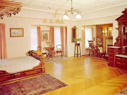 Após a morte de Sarah em 1922, a Mansão Winchester tornou-se uma atração turística famosa, fascinando visitantes com sua história intrigante e eventos paranormais relatados