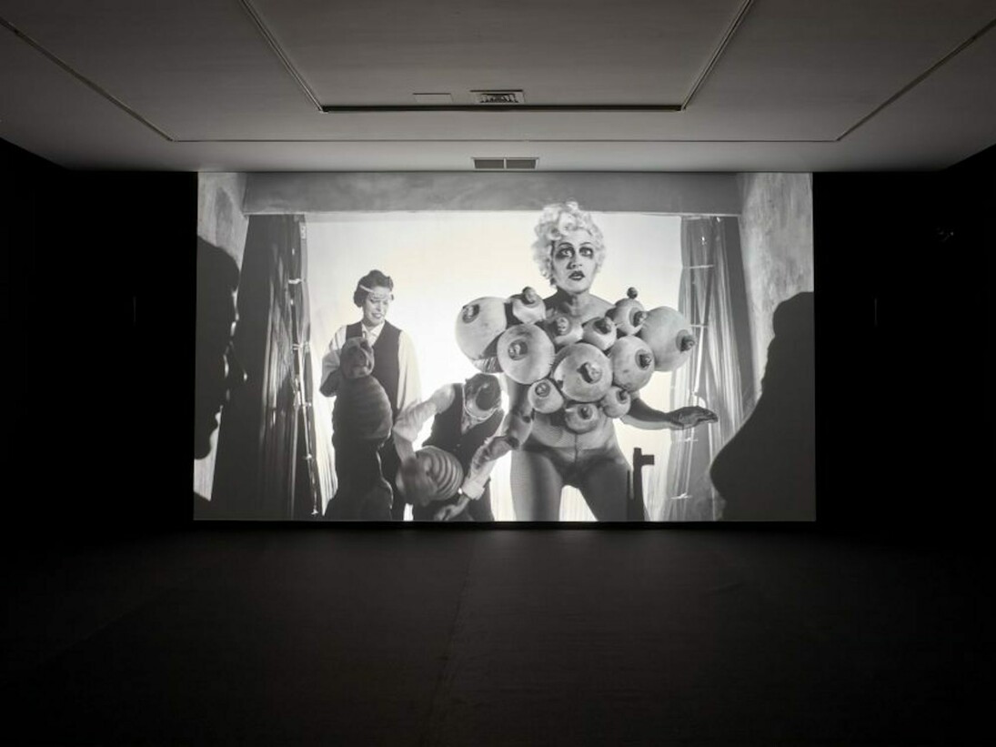 Julian Rosefeldt, Exhibition view. Courtesy of Galeria Helga de Alvear 