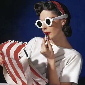 Horst, Muriel Maxwell, American Vogue cover, 1 July 1939, © Condé Nast / Horst Estate