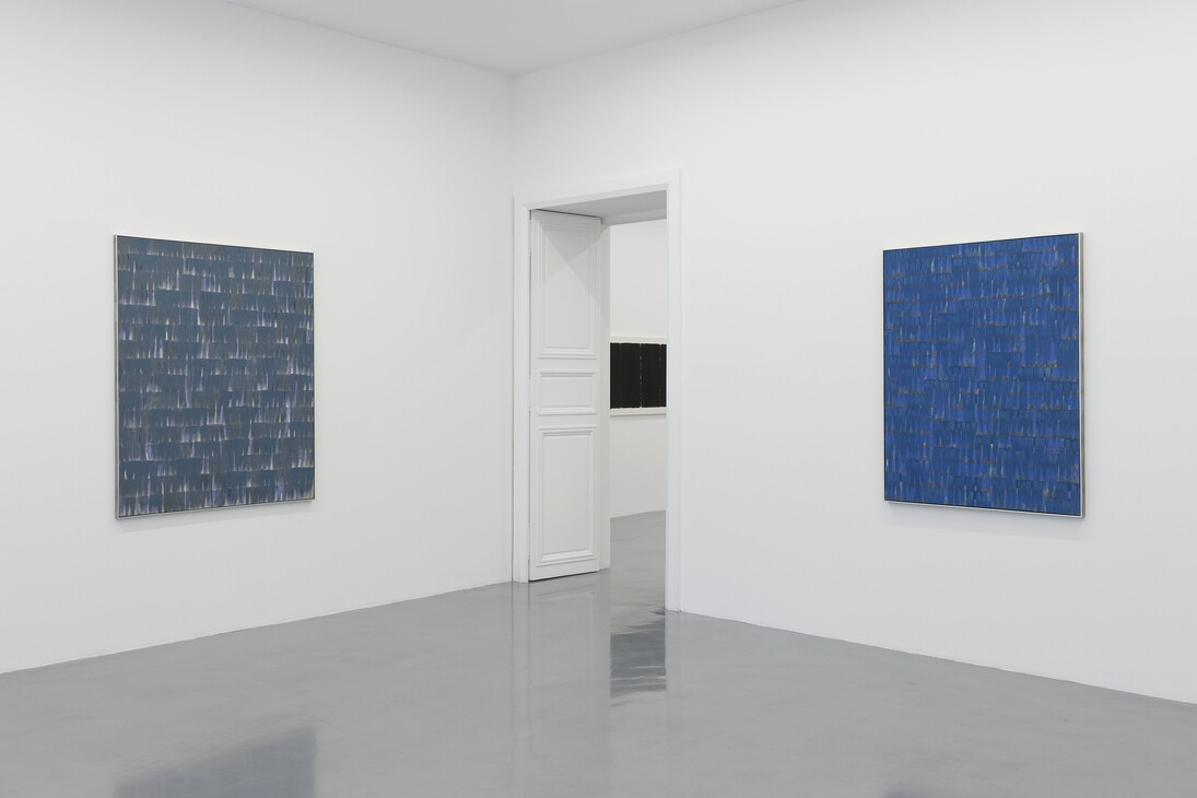 View of the exhibition / Vue de l’exposition CHOI
Myoung-Young, LEE Seung-Jio and SUH Seung-
Won “ORIGIN” curated by PARK Seo-Bo at Galerie
Perrotin, Paris
Here : CHOI Myoung-Young
From left to right: "Sign of Equality 75-34" and "Sign of
Equality 75-5"
Photo : Claire dorn
Courtesy Galerie Perrotin