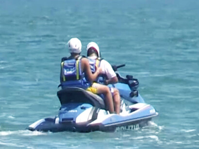 Il figlio di Matteo Salvini sulla moto d'acqua