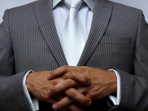 Los sinergologos (radicales) son un ejemplo de personas que tergiversan lo que es el estudio científico de la comunicación no verbal