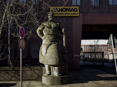 Arbeiter am Hanomag Eingang