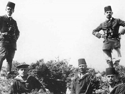 Sailors at a naval artillery observation post in the Dardanelles, likely from the cruiser Breslau, which was transferred to the Ottoman Navy along with the battlecruiser Goeben and renamed Midilli. On the left stands Lieutenant Franz Wodrig, who would later die in 1917 as commander of the submarine SM U-87. On the right is Lieutenant Rolf Carls, who would go on to become a Generaladmiral in the Kriegsmarine