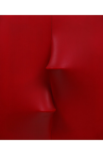 Agostino Bonalumi, Rosso, 1968, Vinyl tempera on shaped canvas, 120 x 100 cm, Courtesy Archivio Bonalumi and Mazzoleni London