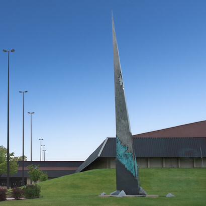 Während ihrer Highschool-Zeit besuchte sie die Illinois Mathematics and Science Academy (IMSA), wo sie von Leon Max Lederman, dem Nobelpreisträger für Physik von 1988, unterrichtet wurde