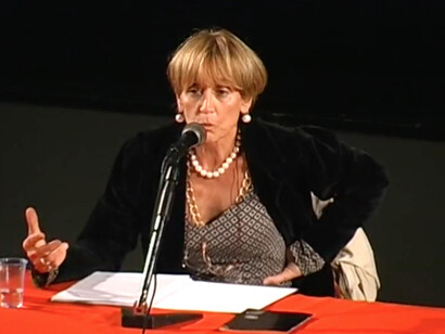 Roberta De Monticelli durante una conferenza