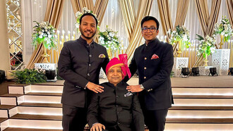 Mohitary Gupta, giovanissimo Art Director della Mukesh Art Gallery, una galleria a conduzione familiare aperta nel 2000 a Jaipur nel Rajasthan, nata per patrocinare l’eccezionale talento degli artisti locali

