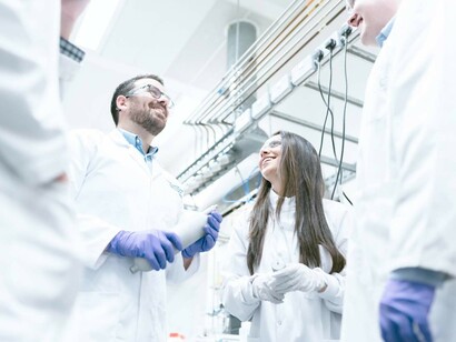 Vertrauen an der Wissenschaft, der medizinischen Gemeinschaft und Big Pharma