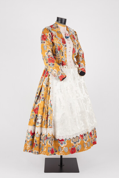A girl’s traditional costume from Kéty / Giek (Hungary), c. 1943. Courtesy of Museum Europäischer Kulturen