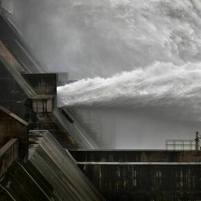 Edward Burtynsky, Xiaolangdi Dam #1, Yellow River, Henan Province, China, 2011 © Edward Burtynsky, courtesy of Flowers London
