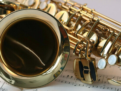 Además de ser un evento cultural, el festival tiene un impacto turístico significativo, atrayendo visitantes y contribuyendo a la economía local