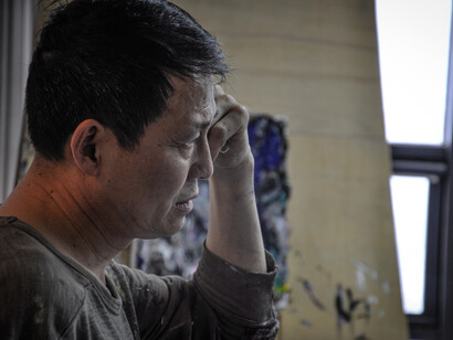 Su Dong Ping in his studio in Shenyang, photo Lizi Kui