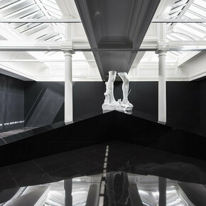 Adrián Villar Rojas, Exhibition view. Courtesy of Marian Goodman Gallery 