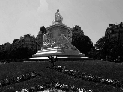 Le monument à Louis Pasteur