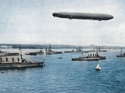 Luftschiff, Flug über den Kieler Hafen, Aufnahme um 1914