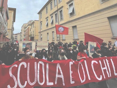 Manifestazione in piazza dei giovani del PC sull'alternanza scuola-lavoro