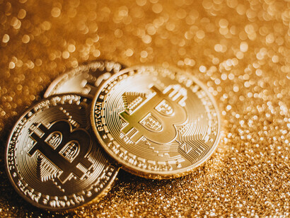 Iper-capitalismo. Fondamentalmente, questo iper-capitalismo immagina un futuro in cui la propria simbiosi con una potenza statuale viene superata, per accedere ad un vero e proprio governo mondiale, sovranazionale e soprattutto di tipo ‘aristocratico’ - laddove la legittimazione del potere non viene dal basso, neanche formalmente, ma dall’alto, dal potere stesso, poiché la ricchezza sarebbe essa stessa la sanzione del diritto al comando