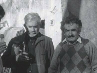 Raúl Sendic ao lado de José Mujica, dois nomes que se tornariam associados à trajetória do Movimento Nacional de Libertação Tupamaros. A aproximação entre lideranças políticas e trabalhadores ajudou a dar forma ao movimento que ganhou força no Uruguai durante os anos 1960