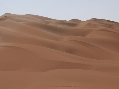 Las páginas están diseñadas para que busques y no para que encuentres y como además producen adicción, debemos hacer uso escaso y durante un periodo breve. Emirato de Abu Dhabi, cerca de la frontera de los Emiratos Árabes Unidos con Arabia Saudita