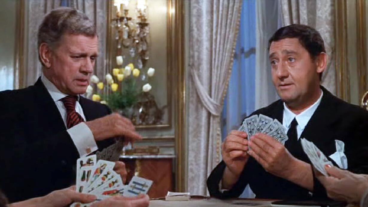 Una scena del film "Lo scopone scientifico" di Luigi Comencini