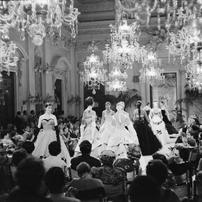 Fashion show in Sala Bianca, 1955, Archivio Giorgini, 6 MB, Photo by G.M. Fadigati, © Giorgini Archive, Florence