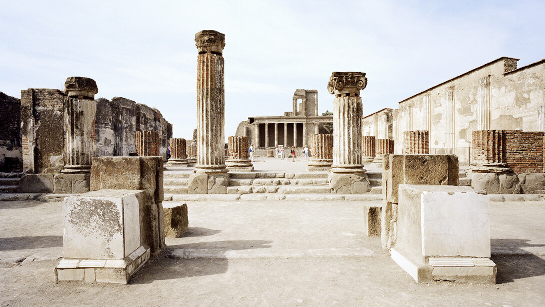 Claudio Sabatino. Pompei, Foro e Basilica, 2000