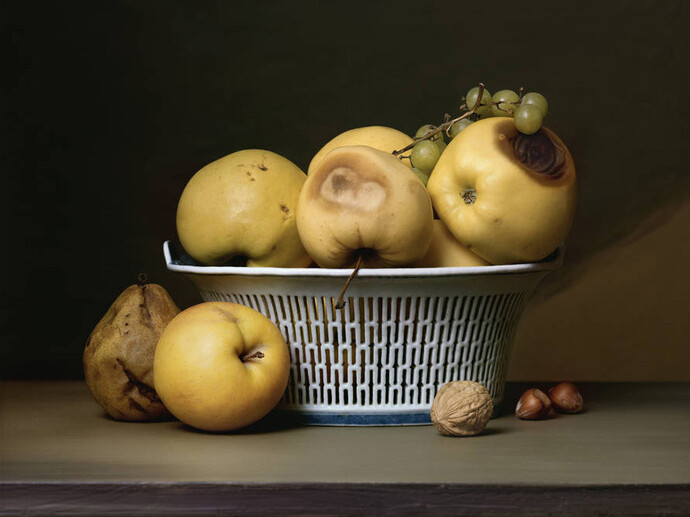 Sharon Core, Apples in a Porcelain Basket, 2007, Chromogenic print © Sharon Core, Courtesy of the Artist and Yancey Richardson