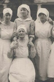 Addette all'assistenza materna. Foto: Archivi Unione Femminile Nazionale