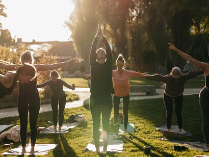 Le lezioni di ATB ad Auroville guidano bambini e adulti a sviluppare consapevolezza attraverso il corpo, collegando postura, respiro ed emozioni