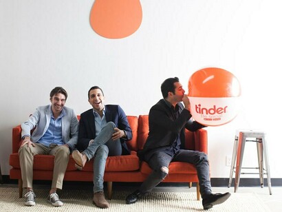 Tres usuarios de Tinder