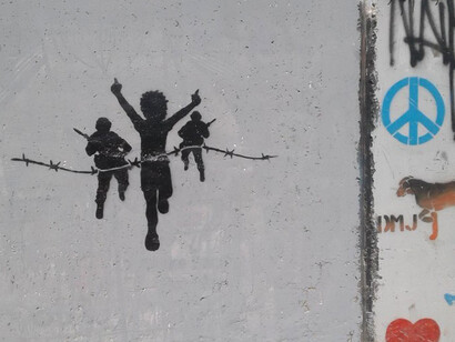 Grafiti de Cake $ en la Barrera israelí de Cisjordania