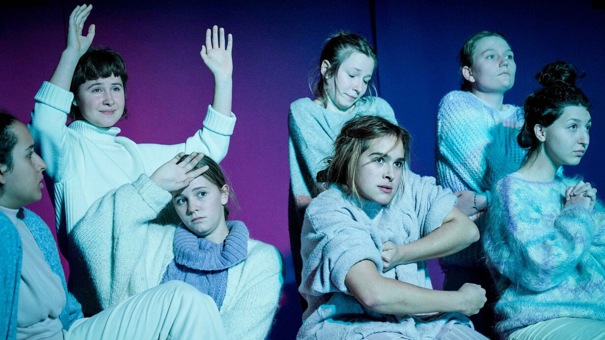 Im spiegelsaal. Courtesy of the Deutsches Theater