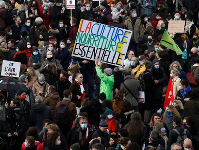 Die Kulturwelt auf den Straßen, um die „tiefe Verachtung“ des Staates für den Sektor anzuprangern