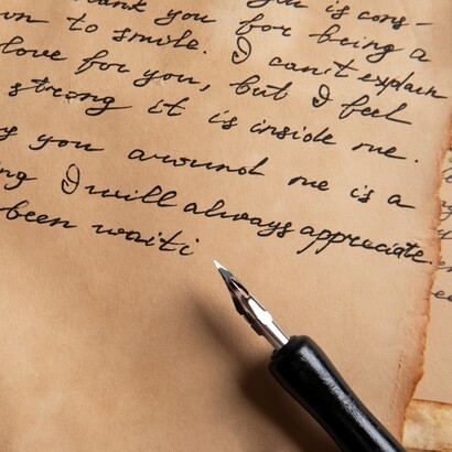 "Darling, forse faccio male a scriverti, mi rendo più colpevole. Ma forse posso ancora osare. Io ti voglio bene più dei miei occhi e non so perché insisto a restar vivo", Montale a Brandeis nel 1939