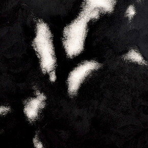 Christiane Löhr, leiner Kegel (little cone), 2013, ivy seeds, 10 x 17 x 17 cm