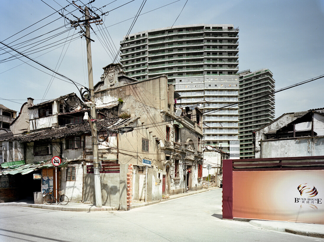 Gabriele Basilico, “Shangai”, 2010, pure pigment print, cm 80 x 100. Courtesy Studio Gabriele Basilico and Studio Guenzani Milano