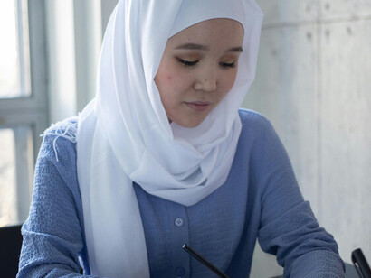 Conheça a importância da escola na formação da autoestima dos estudantes e como a cultura escolar pode promover crenças positivas sobre suas capacidades