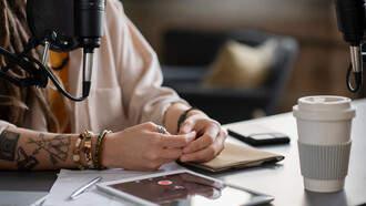 El ecosistema mediático actual refleja un complejo entramado de intereses políticos, económicos y tecnológicos que redefine la comunicación global