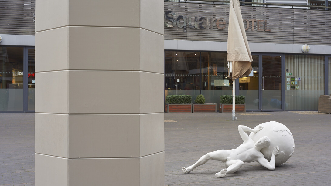 Lucy Tomlins, Pylon and Pier, 2017. Sculpture At Bermondsey Square. Image courtesy Vitrine. Photographer Jonathan Bassett. 