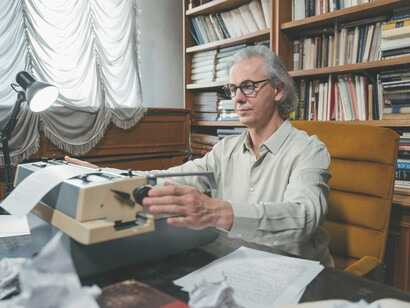 Los intelectuales son afines al mundo editorial y periodístico, a ejercer sin títulos, al trabajo *free-lance
