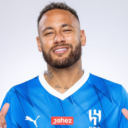 Jogador brasileiro Neymar Junior, considerado um dos melhores do mundo, fez sua estreia em campo na partida contra FC Nassaji Mazandaran