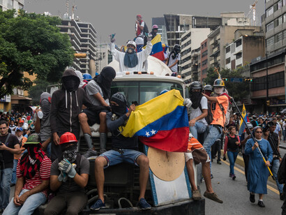 la resistencia defends citizens from the abuses of the security agencies that acted under the orders of the regime, Caracas, Venezuela