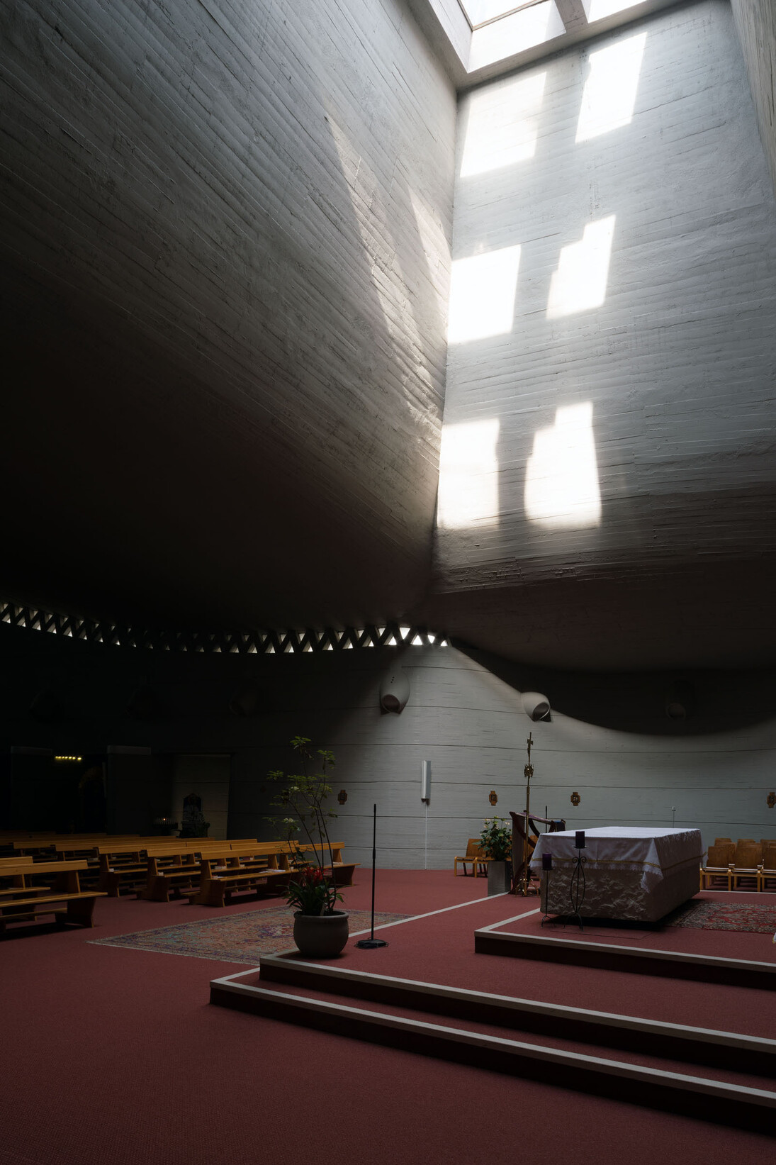 Armando Ronca, Chiesa di San Pio X, 1963-1969 II. Foto Werner Feiersinger