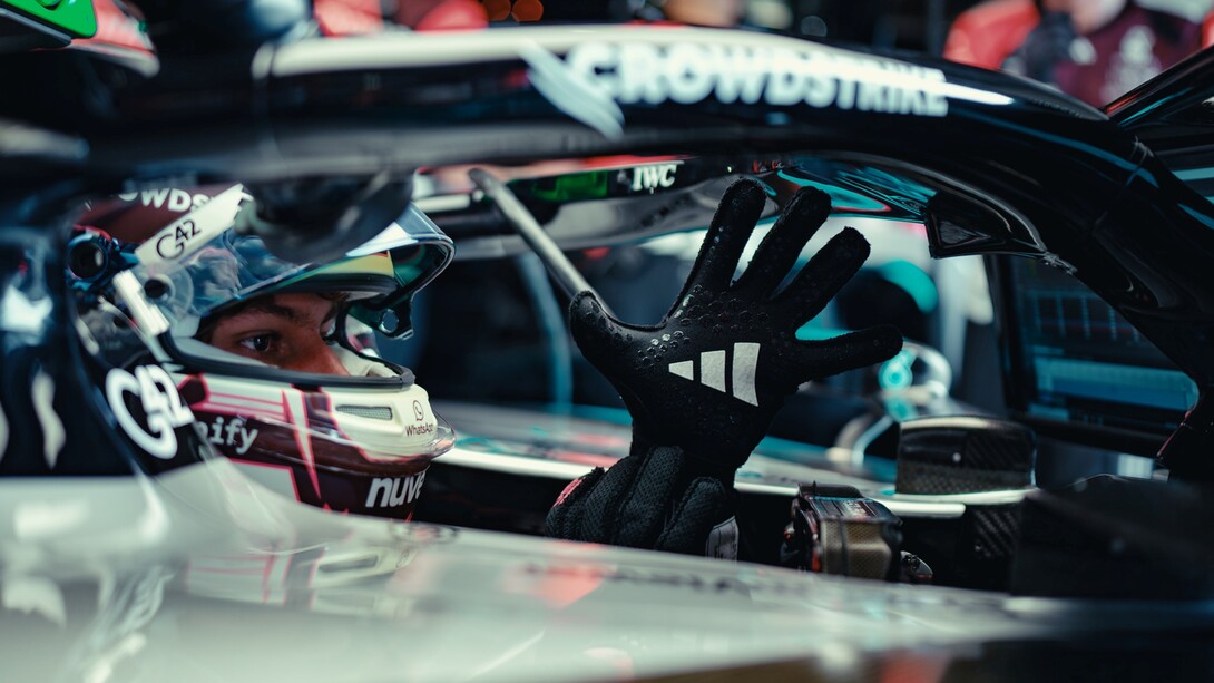 Kimi Antonelli nella sua W16, all’autodromo di Miami. Archivio Mercedes-Benz