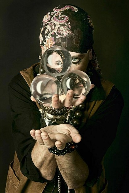 Stultifera navis_ ©Maddalena Migliore, Oren, alchimista e sapiente illusionista  
