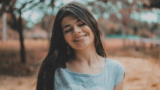 Las sonrisas son puentes que nos alejan de nuestra soledad