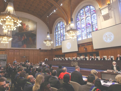 Los miembros de la delegación sudafricana se preparan para las audiencias sobre el punto de vista de Israel, relativo a presuntas violaciones de los derechos humanos en la Franja de Gaza el 12 de enero de 2024, en La Haya, Países Bajos