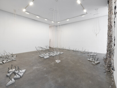 Maren Hassinger, Process, installation view, Susan Inglett Gallery, NYC, 20 April 2023 – 3 June 2023, photo: Adam Reich. Courtesy of Susan Inglett Gallery, NYC